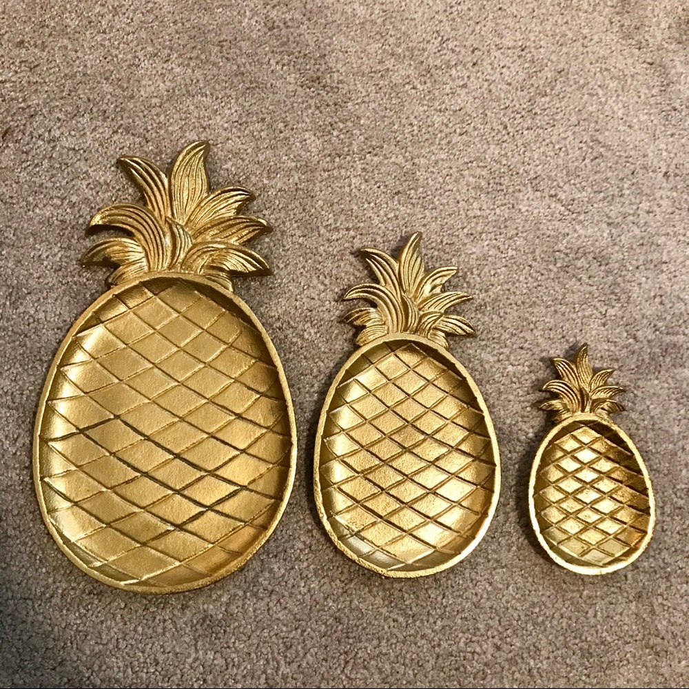 Set of 3 Ceramic Pineapples.
